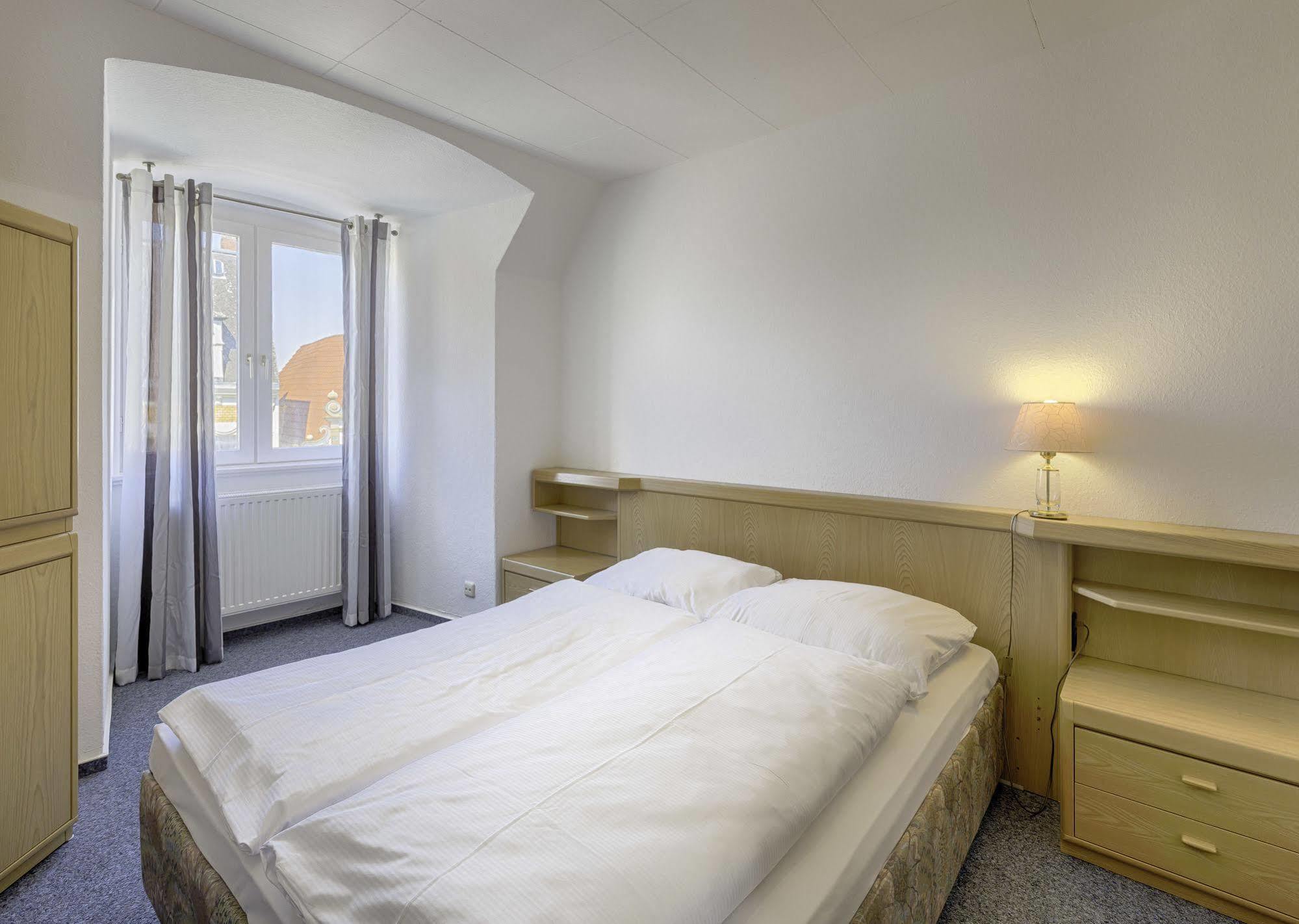 האמלן Hotel Zur Boerse מראה חיצוני תמונה